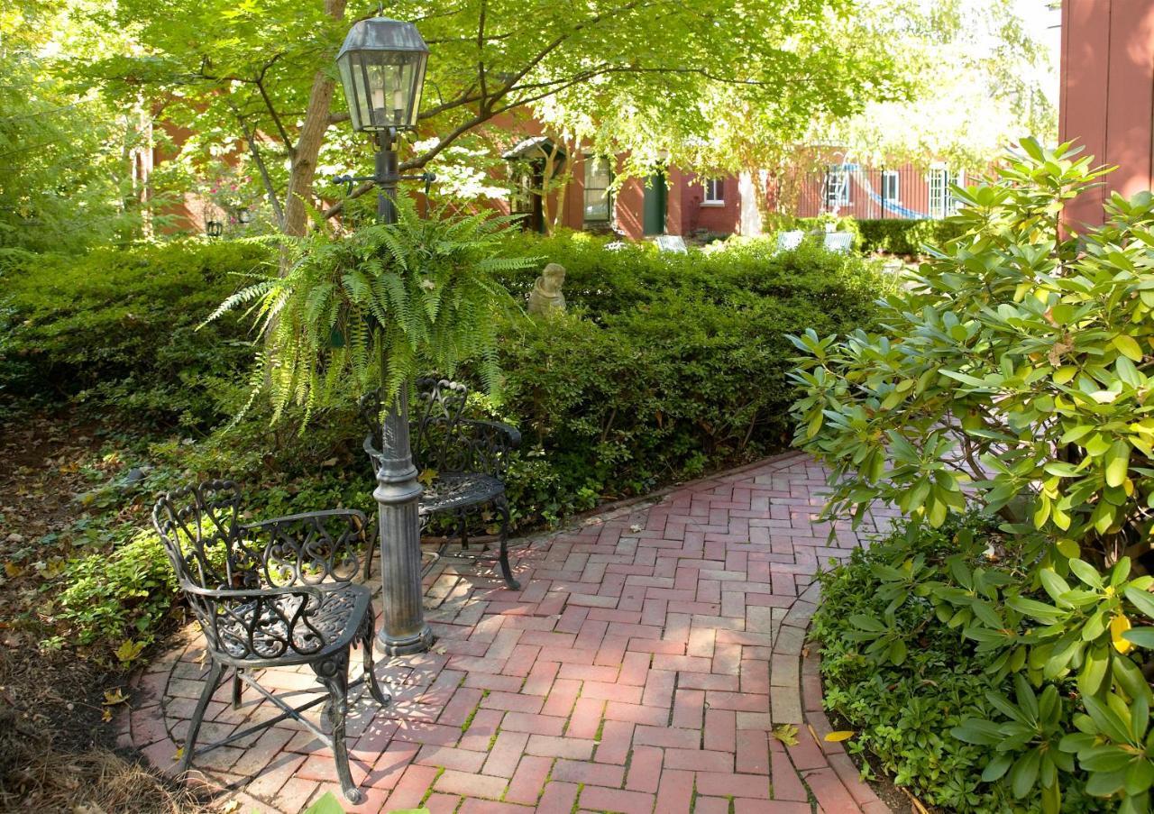 Louisville Bourbon Inn Eksteriør bilde