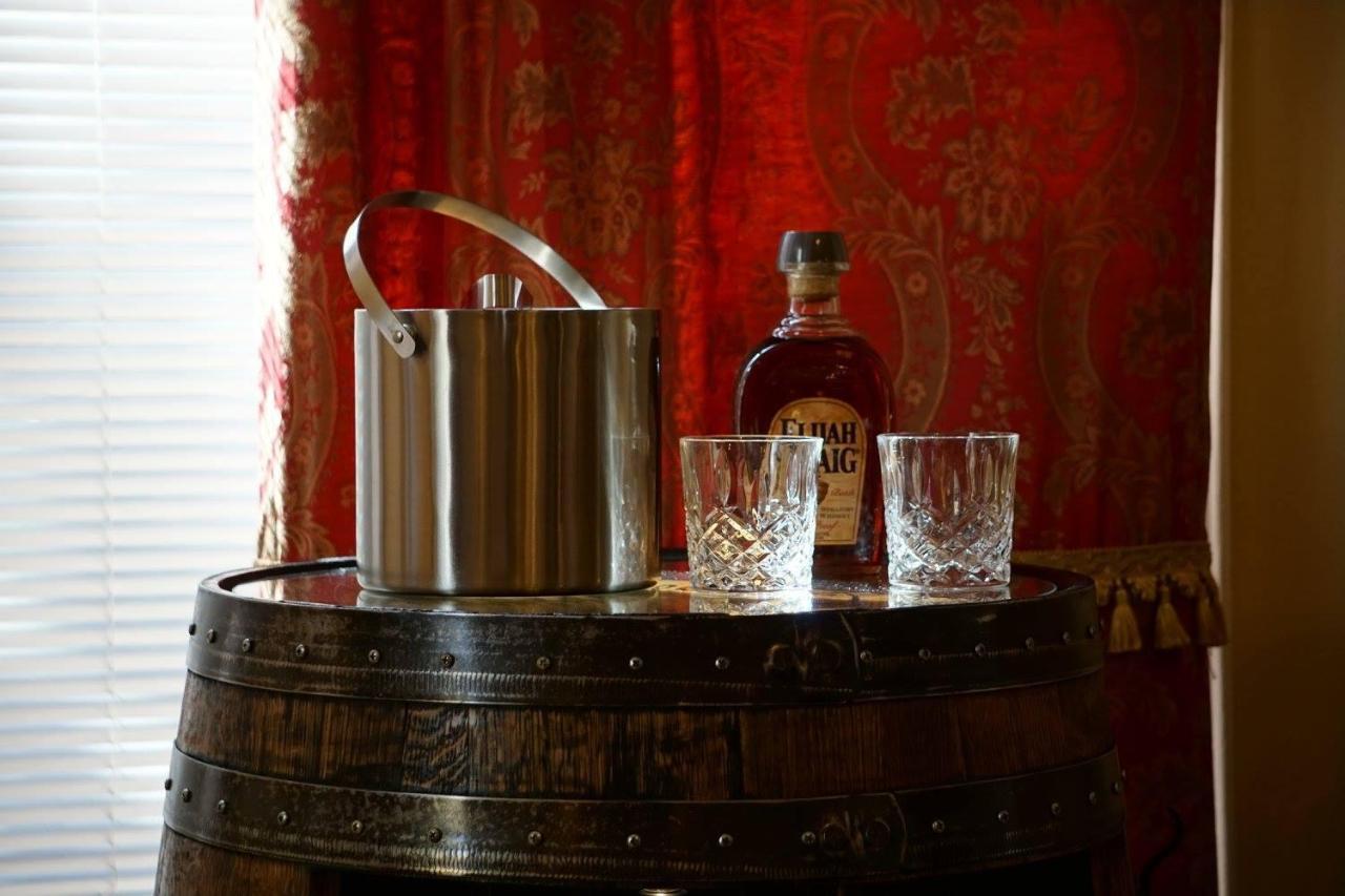 Louisville Bourbon Inn Eksteriør bilde