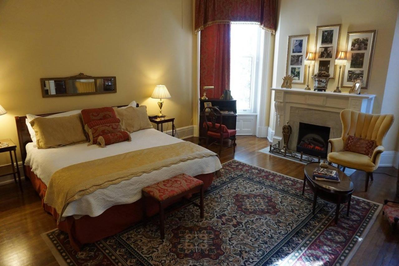 Louisville Bourbon Inn Eksteriør bilde
