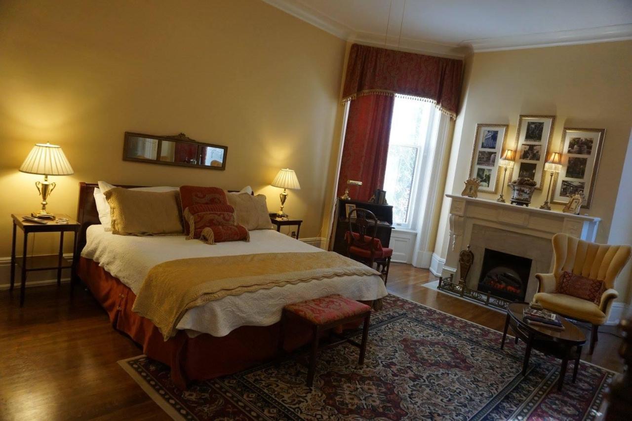 Louisville Bourbon Inn Eksteriør bilde