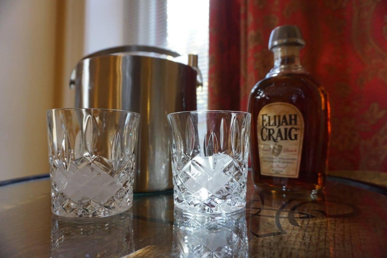 Louisville Bourbon Inn Eksteriør bilde