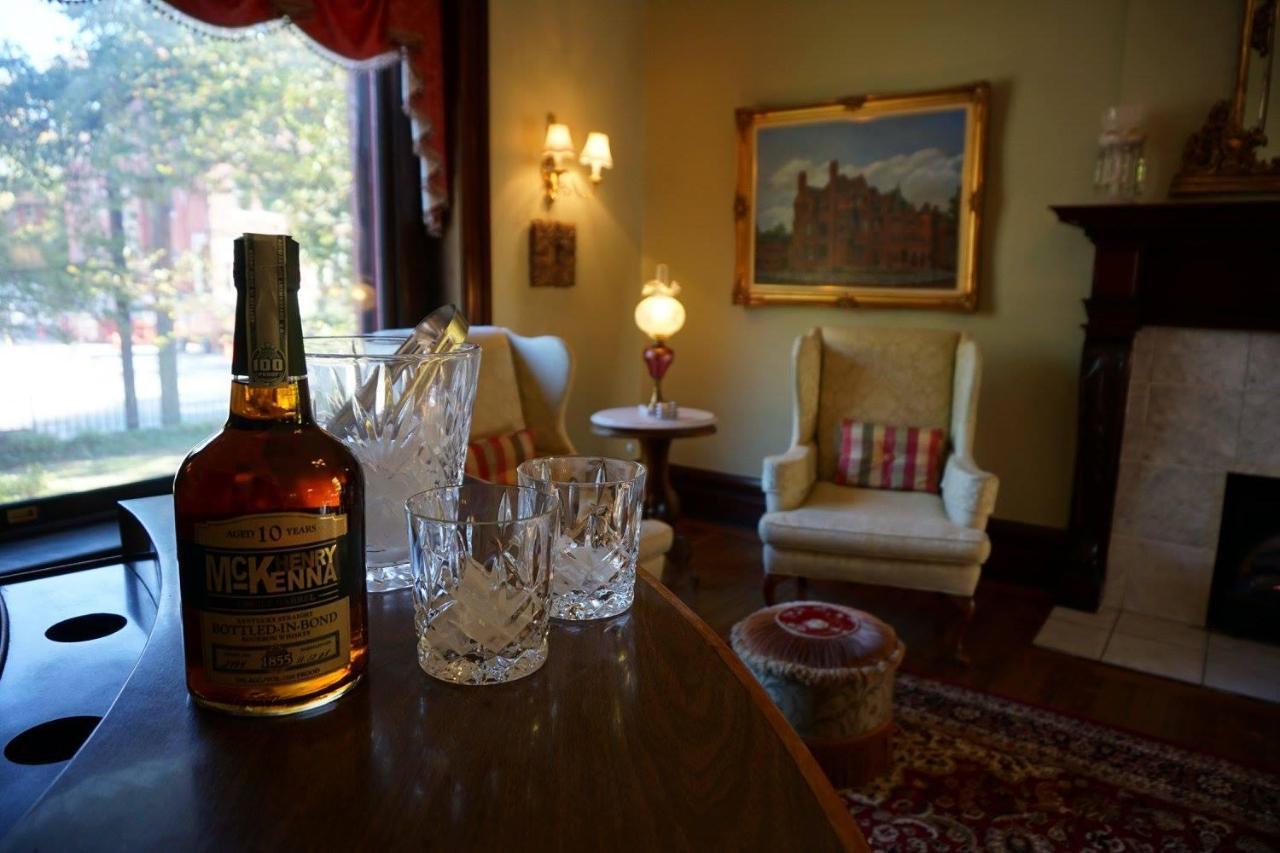 Louisville Bourbon Inn Eksteriør bilde