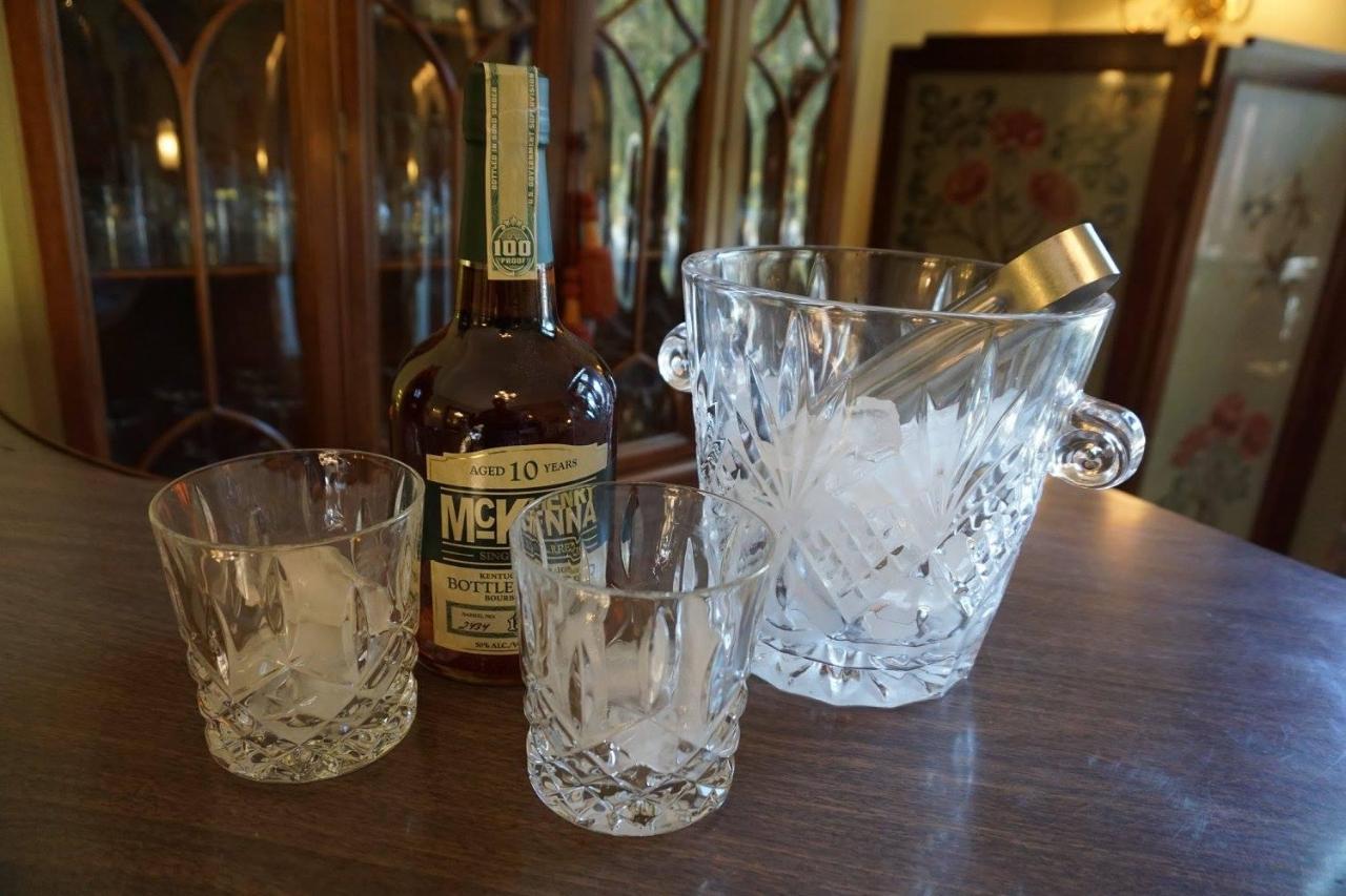 Louisville Bourbon Inn Eksteriør bilde